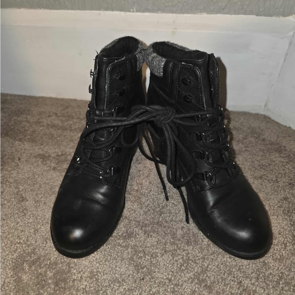 Elegant Black Lace-Up Women's Boots